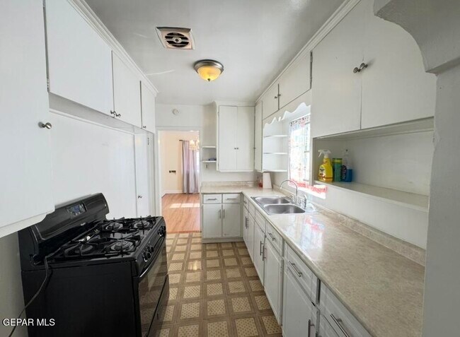 Building Photo - 1331 Cincinnati Ave