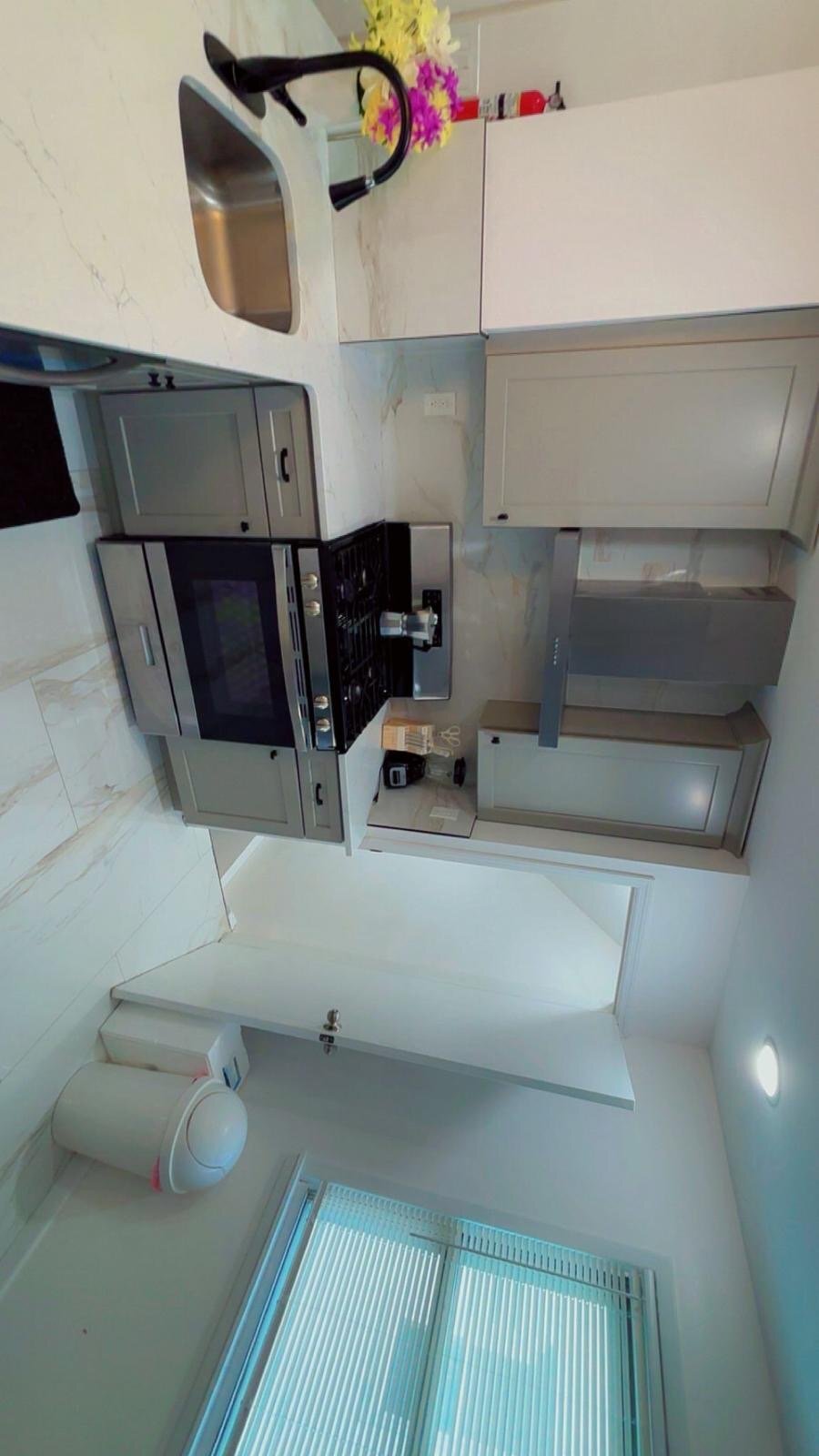 Building Photo - 8 S Farview Ave