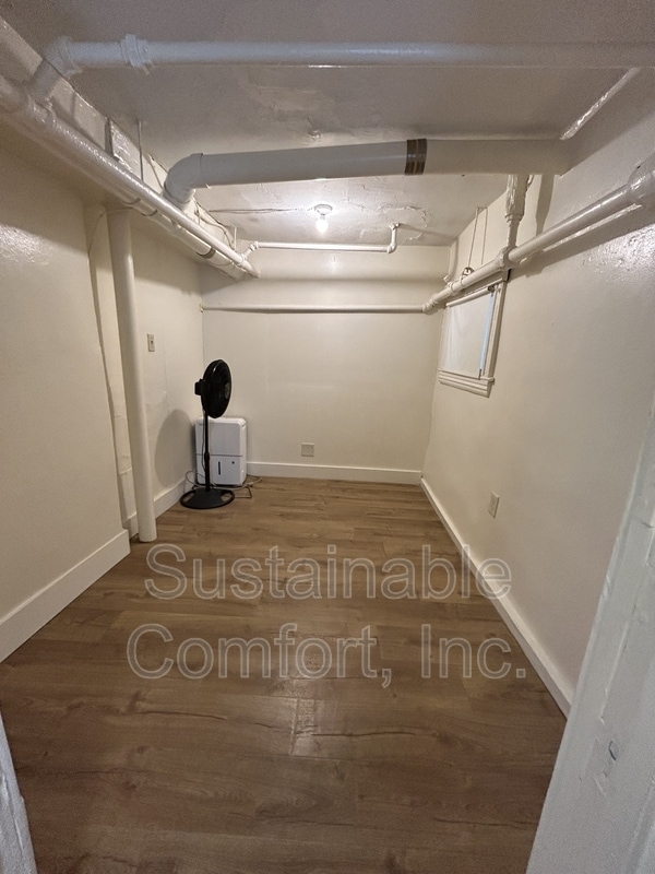 Building Photo - 827 Pleasant St