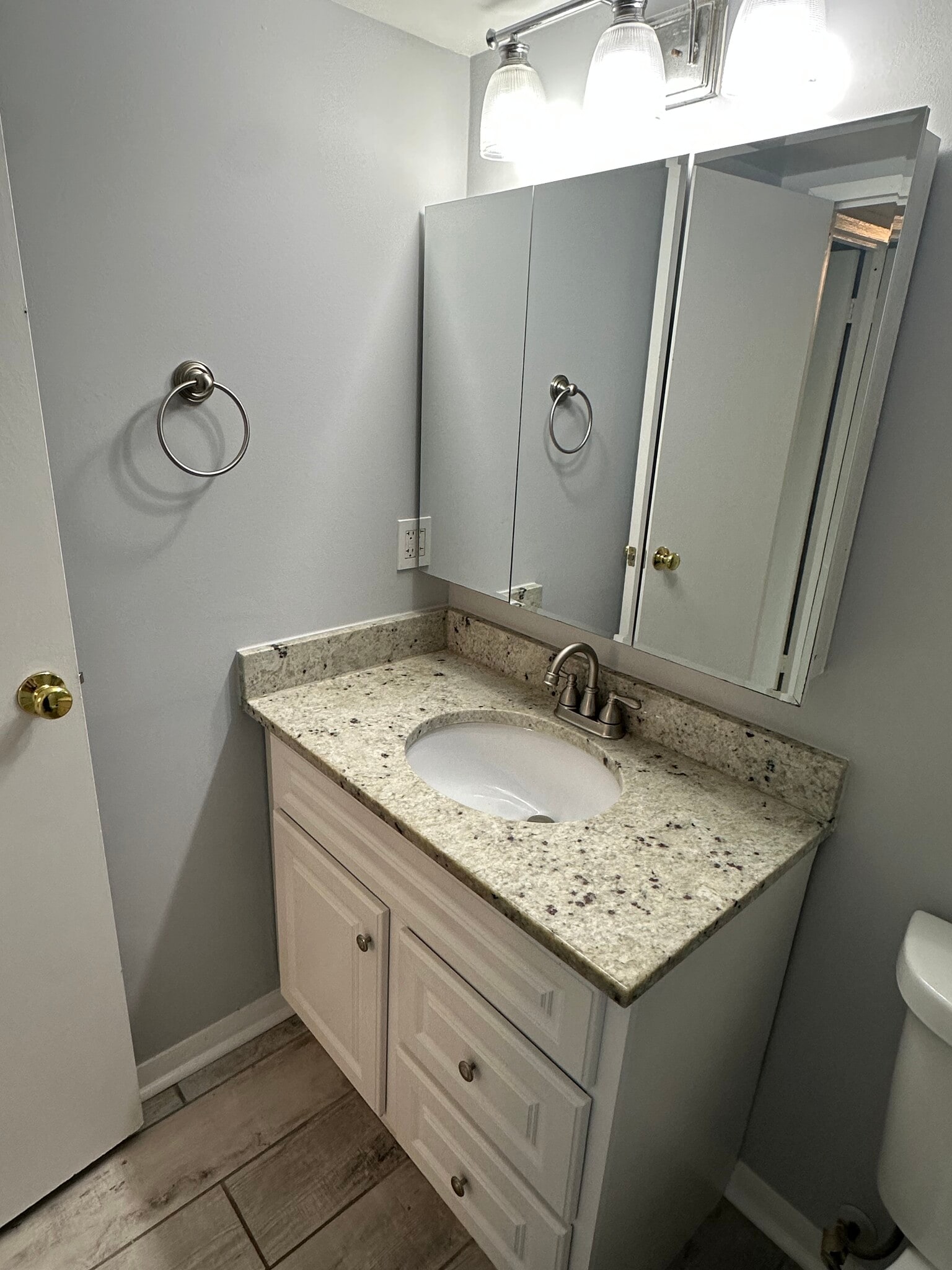 Building Photo - 6998 Hanover Pky