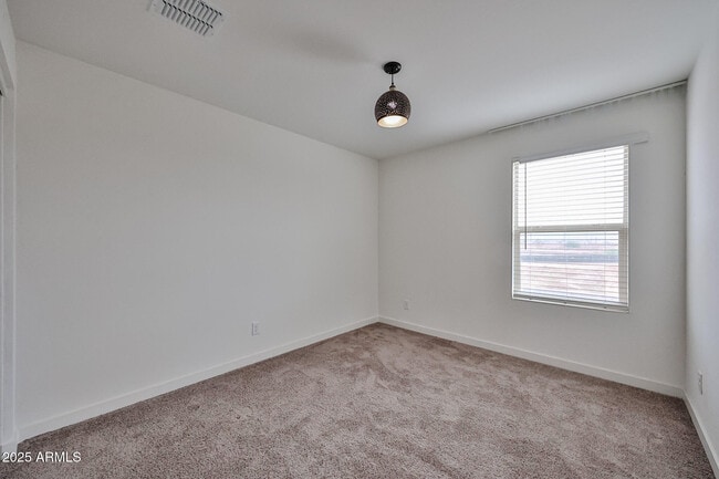 Building Photo - 509 E Elm Ln