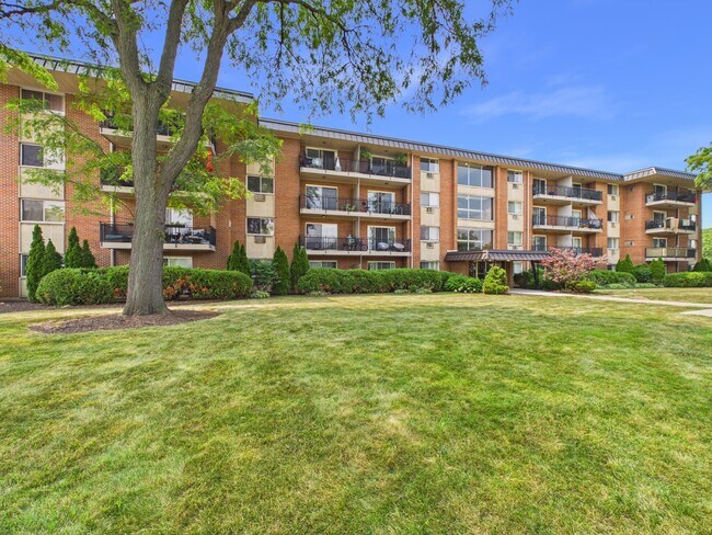 Building Photo - 2210 S Goebbert Rd