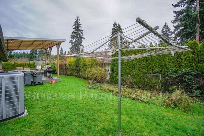 Building Photo - 403 NE 123rd Ave