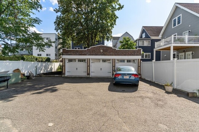 Building Photo - 102 Jaques St