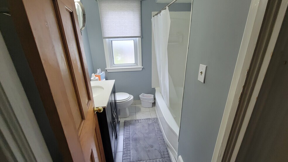 Building Photo - 3429 Ingleside Dr