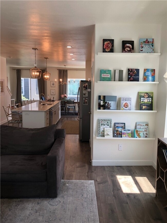 Building Photo - Luxury Bluffdale 4 Bedroom Town Home