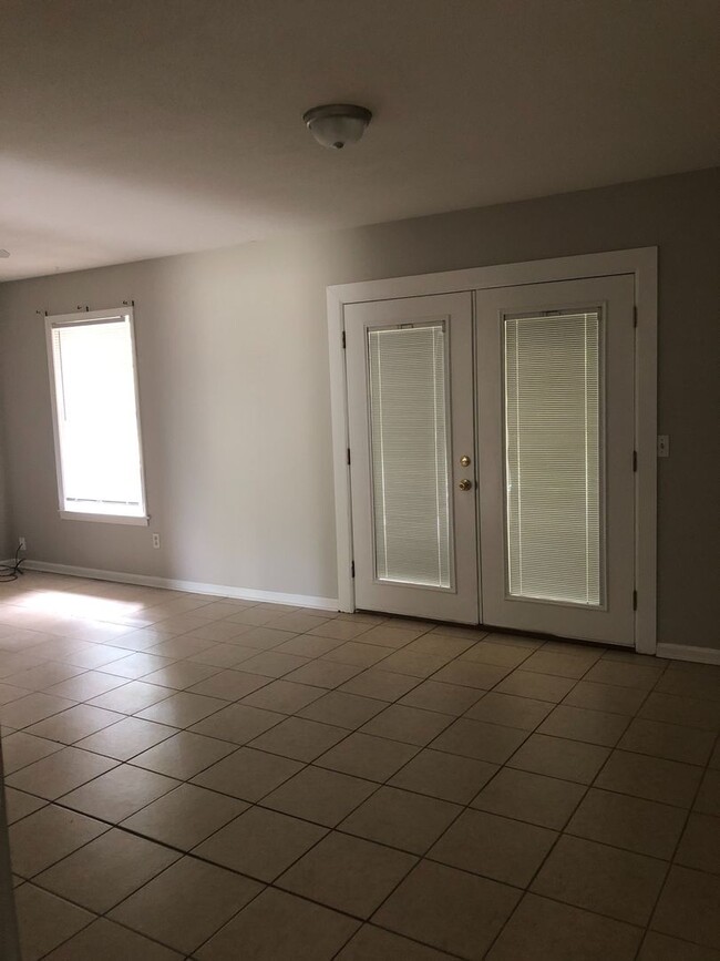 Building Photo - 4 Bedroom/2.5 Bath home in Daleville!