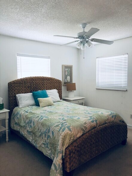 Building Photo - 2025 S Ocean Dr