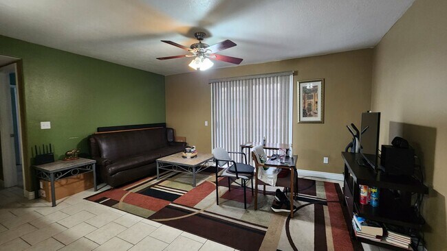 Building Photo - Lau