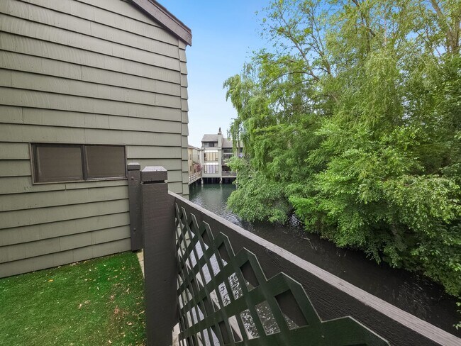 Building Photo - On-the-Water Living Experience: 2BR/2BA Co...