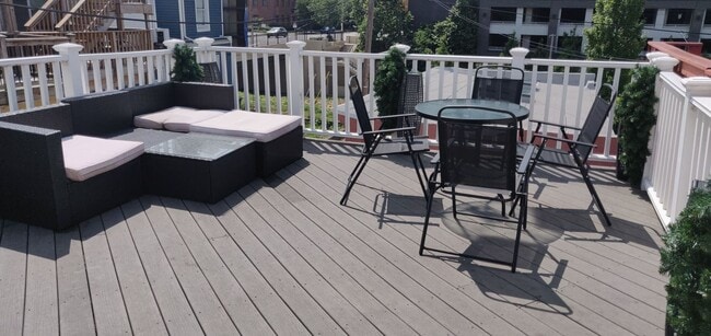 Building Photo - Chamring 2-Bedroom Locust Point Townhome w/ Deck