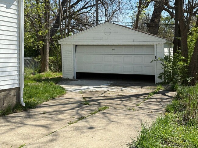 Building Photo - Renovated 3-Bedroom Ranch with 2-Car Garag...