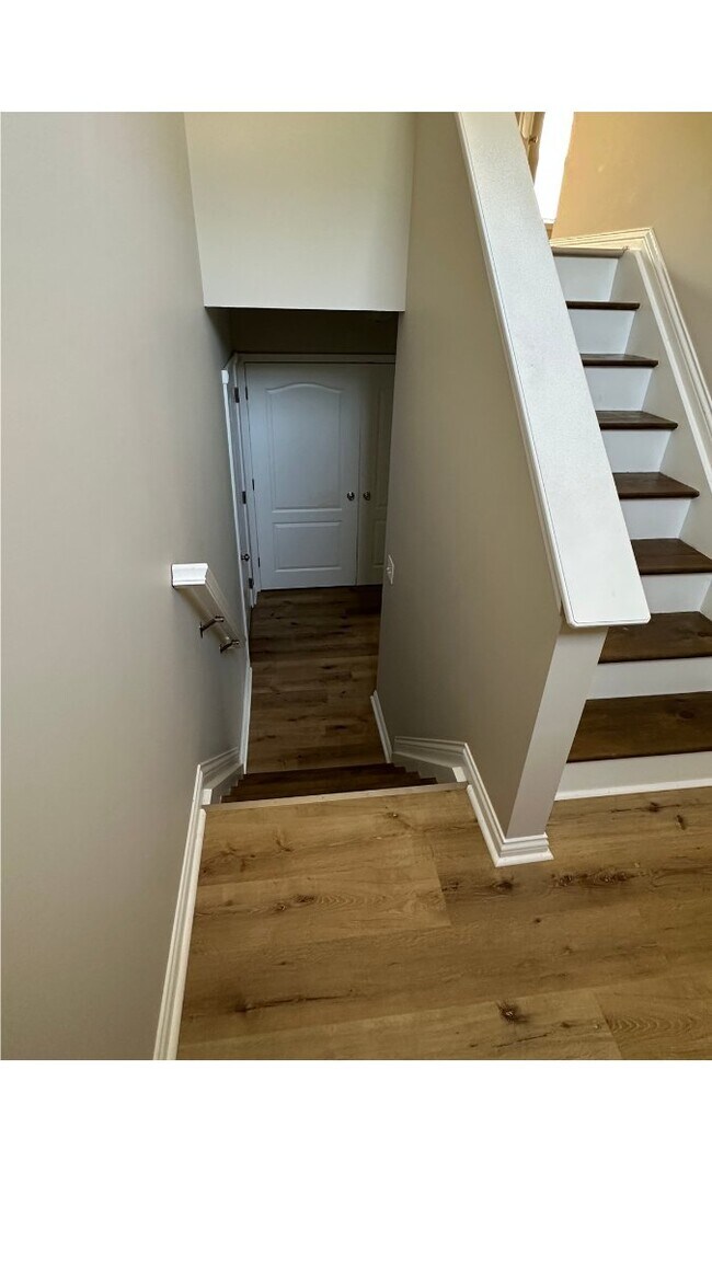 Building Photo - 6536 Oak Crest Dr