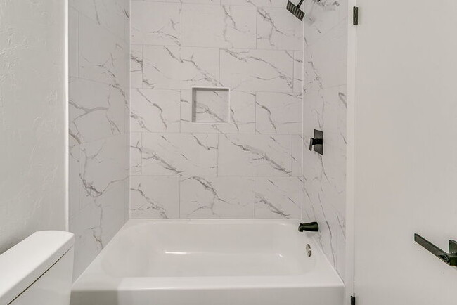 Building Photo - 2417 Becker Pl