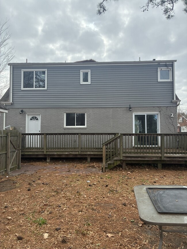 Building Photo - 2808 Beachmont Ave