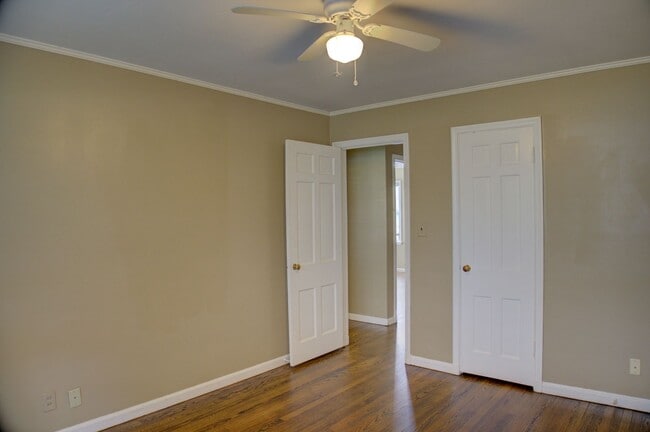 Building Photo - Well Maintained Midtown Home
