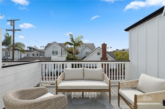 Building Photo - 300 Coral Ave