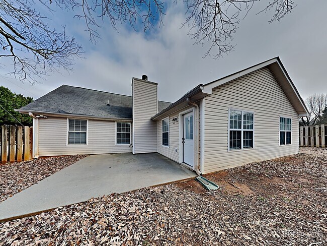 Building Photo - 325 Plantation Blvd