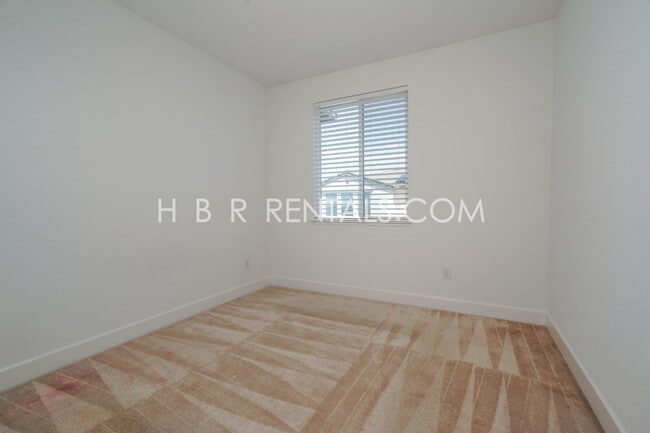 Building Photo - Hansen Village: Spacious 4-Bed Two Story H...