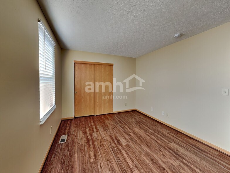 Building Photo - 1560 Mallard Cir E