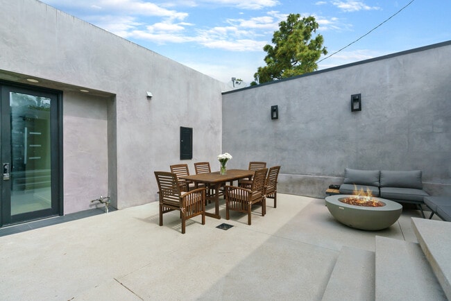 Building Photo - 2235 Gloaming Way