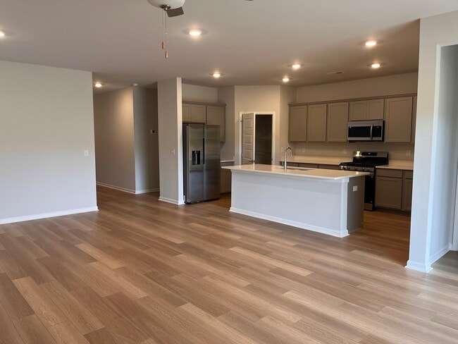 Building Photo - 127 Willow Rose Ln