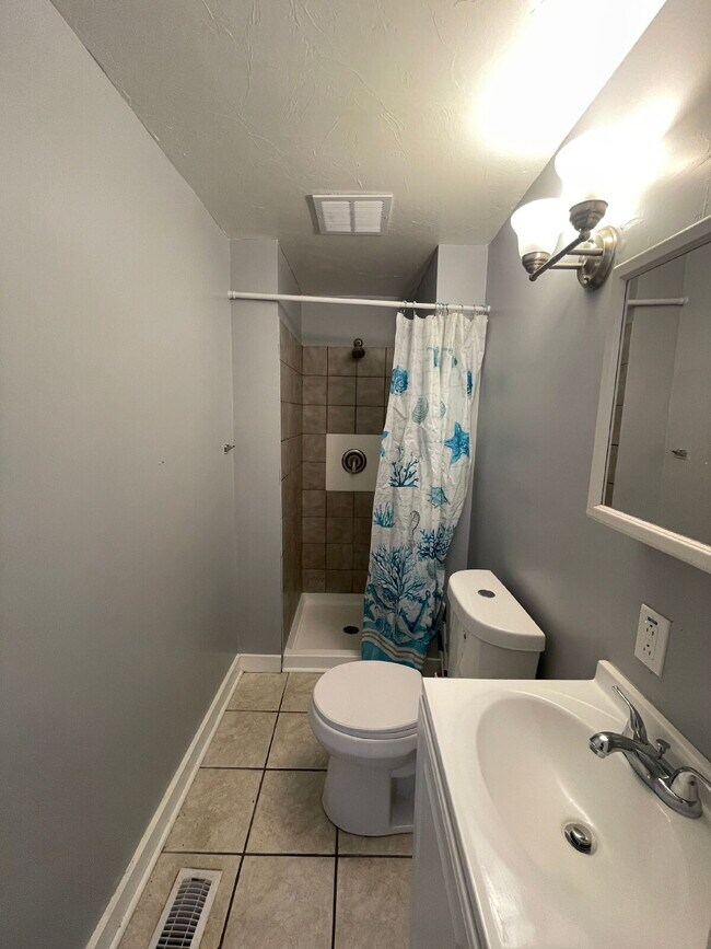 Building Photo - Cozy 1-Bedroom in Sharon – Walkable Location, Pets Welcome!