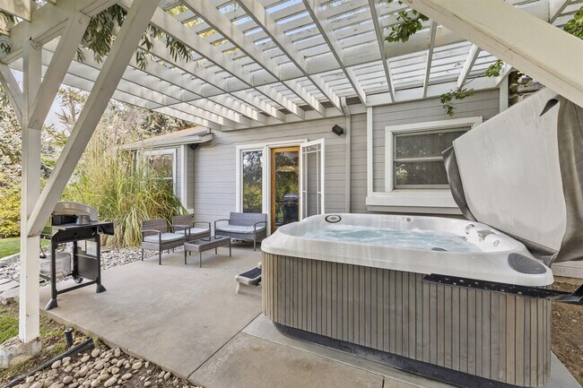 Building Photo - 2416 S Tiger Lily Dr