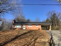 Building Photo - 136 Maple Lawn Pl