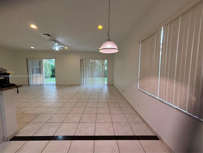 Building Photo - 952 Sunflower Cir