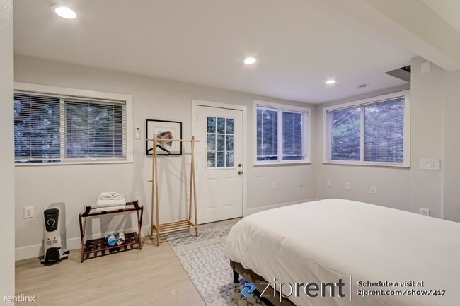 Building Photo - 1 br, 1.5 bath Triplex - 17363 Park Ave, G...