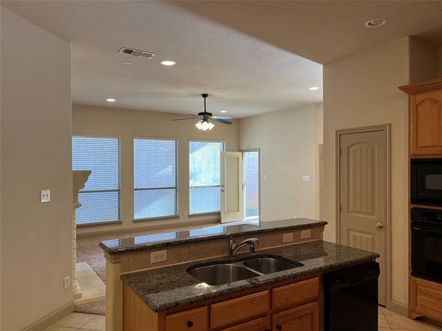 Building Photo - 817 La Cima