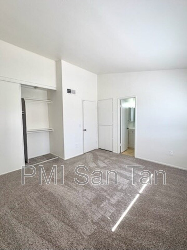 Building Photo - 10 W Concorda Dr