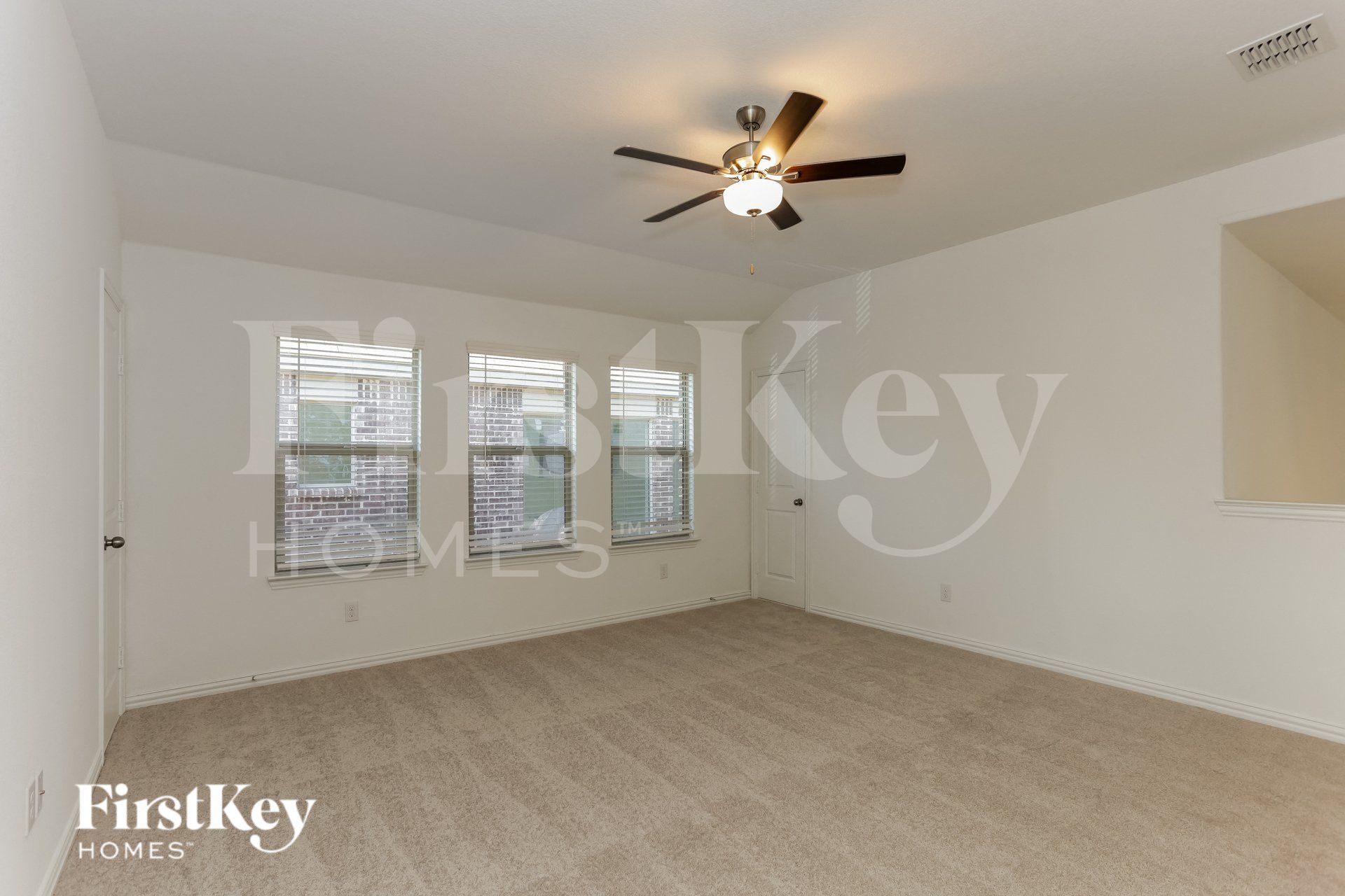 Building Photo - 10045 Elkhorn Dr