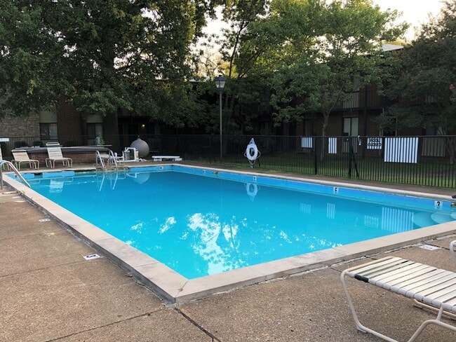 Primary Photo - 2134 Fairfax Ave