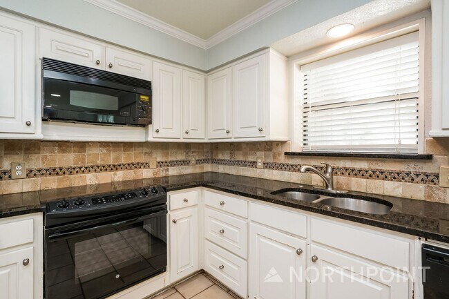 Building Photo - 4 BR/3.5BA | Newly Renovated Single Family Home | 1-Car Covered Parking |Backyard Deck