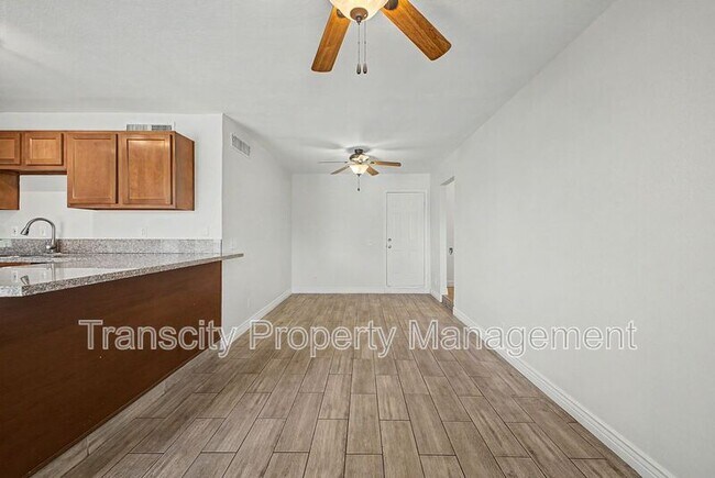 Building Photo - 4328 E Saint Catherine Ave