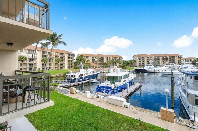 Building Photo - 2601 Marina Isle Way