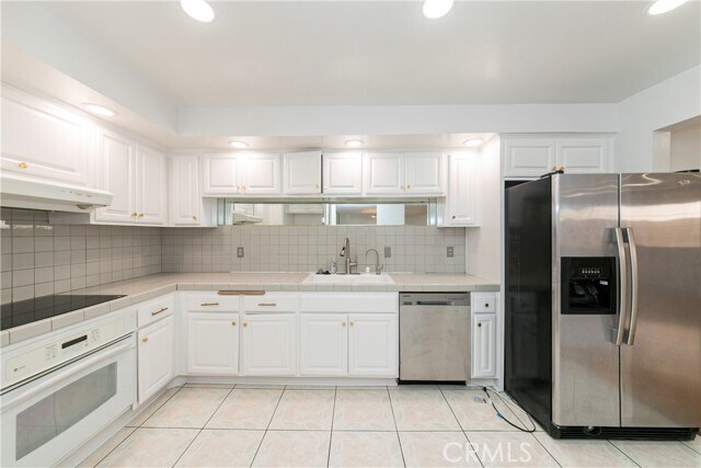 Building Photo - 818 S Lucerne Blvd