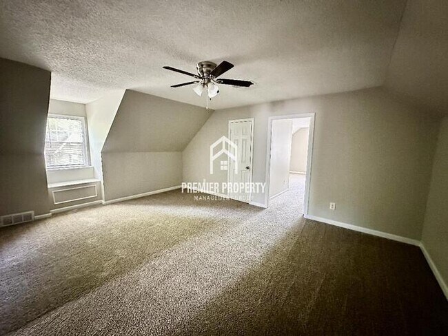 Building Photo - 6667 Amersham Dr