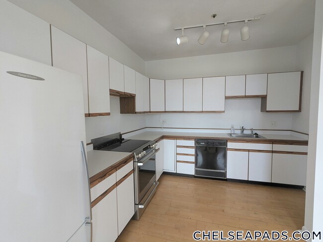 Building Photo - 37 Winnisimmet St