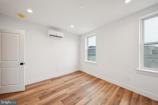 Building Photo - 1255 Leopard St