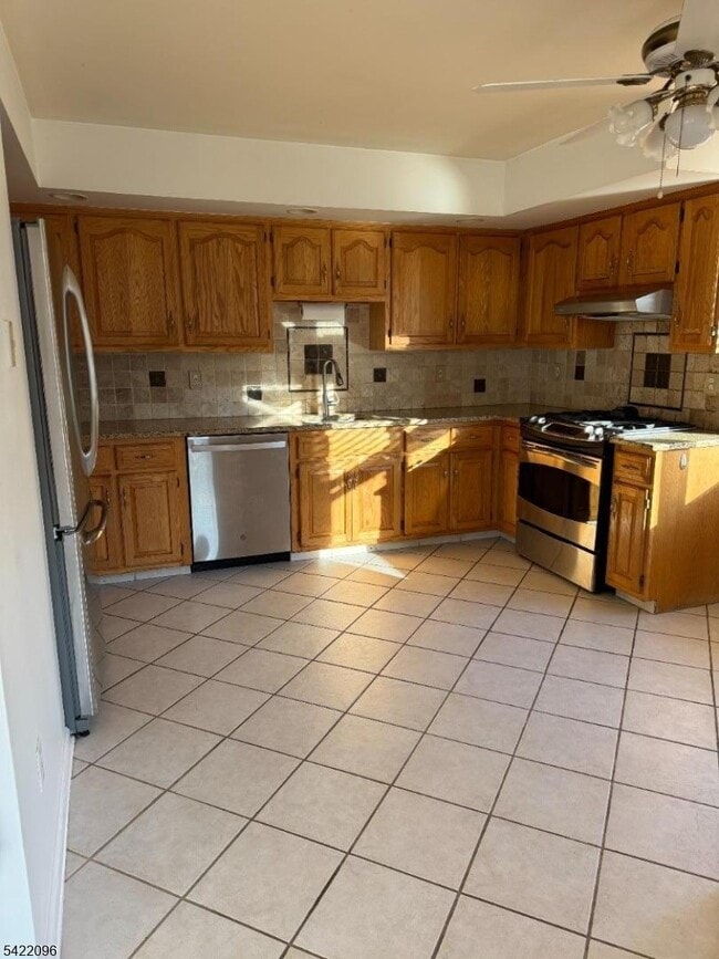 Building Photo - 518 Downer St