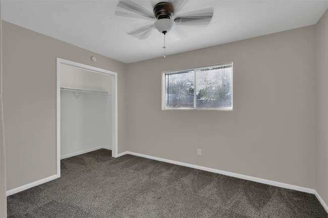 Building Photo - 1018 Surrey Ct