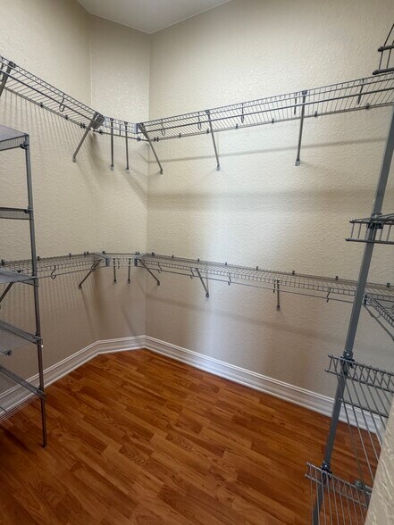 Building Photo - 10998 Goodwin St