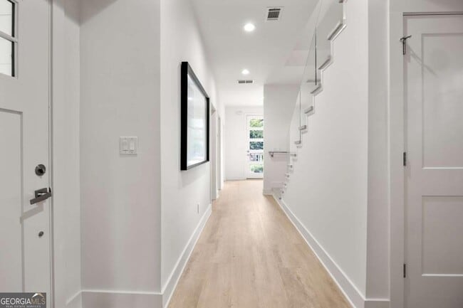 Building Photo - 24 Hutchinson St NE