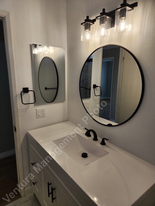 Building Photo - 5515 Lake Lindero Dr