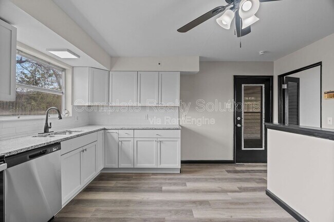 Building Photo - 5150 Wallingford Dr