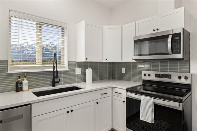 Building Photo - 30 Charters Cir