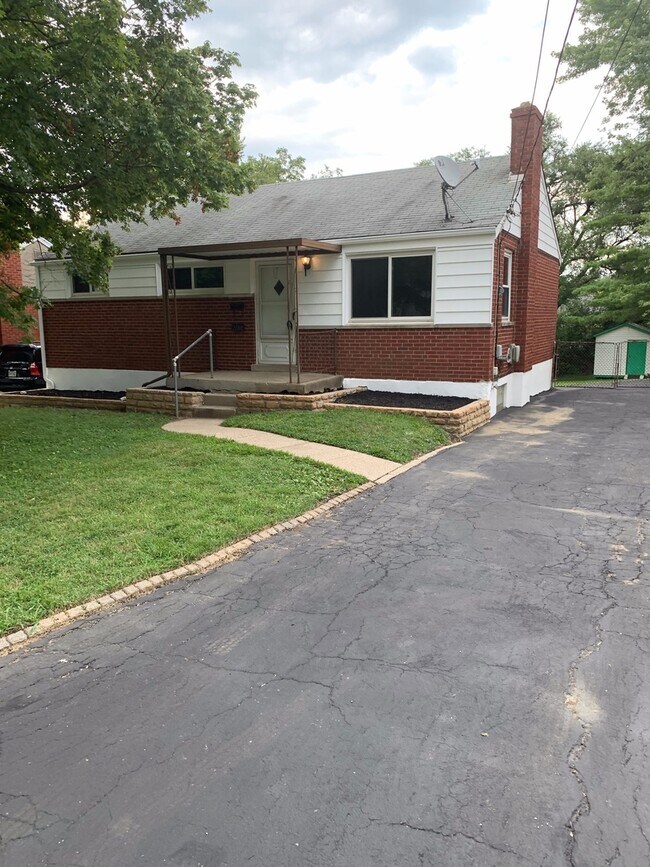 Building Photo - 2180 Townhill Rd